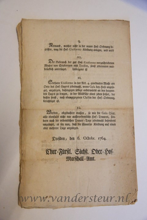 DRESDEN, HOFROUW `Reglement wornach sich an dem Chur-Furstl. Sächs. Hof wegen der Gala- und Trauer-täge zu achten'. 1764. Folio, 16 p., gedrukt.