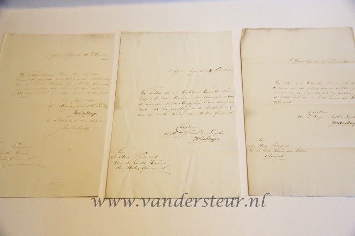 DUYN, VAN DER Drie brieven van de curator der hogeschool te Leiden, Van der Duyn, 1822, 1825 en 1828, deels gedrukt.