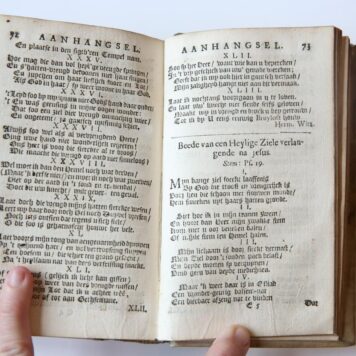 Dichtkundige ziele-zangen, opgezongen door Philippus van Sorgen en verscheide andere zang-lievers. Den laatsten druk vermeerdert met een aenhangzel van verscheide gezangen van dezelfde materie. 2 delen. Utrecht, Jacob van Poolsum, [eerste helft 18e eeuw]. [Gebonden met:] Eedische verlustingen, of Geestelyke gezangen en lofzangen op verscheyden voorvallen en gelegentheden, t'zamengesteld, en ten dienst der zanglievende in 't ligt gebragt. 7e druk, vermeerdert met een aanhangsel. 2 delen. Utrecht,