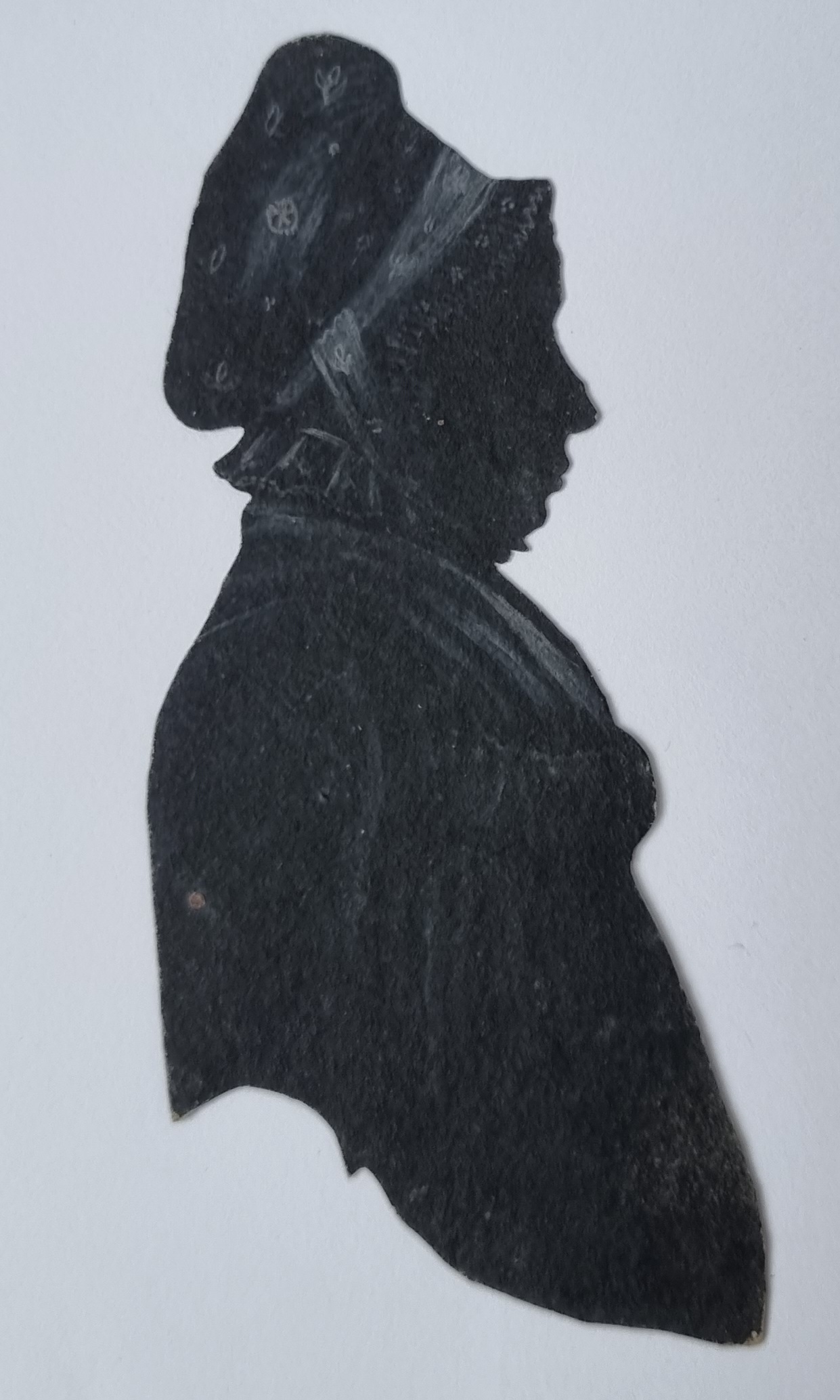 [Silhouette portraits] A woman with cap and a man, late 18th / early 19th century.