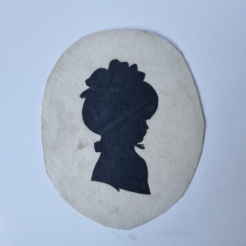 [Silhouette portraits] A man, a young woman and a girl, late 18th / early 19th century.