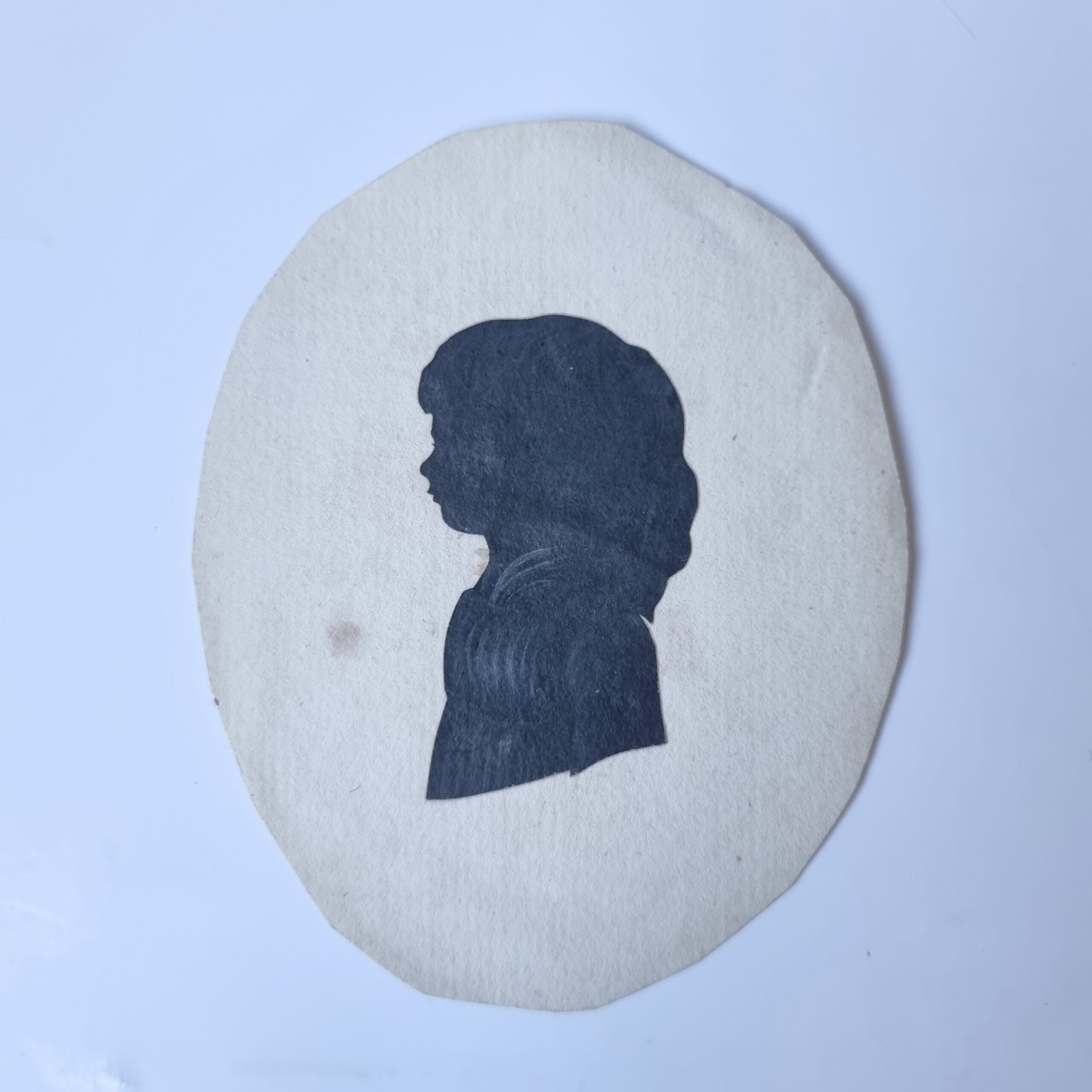 [Silhouette portraits] A man, a young woman and a girl, late 18th / early 19th century.