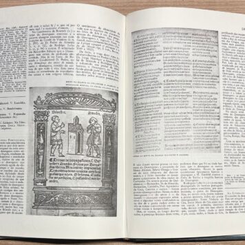 5 volumes, Portugese, 1983, Literature | Dicionário de Literatura, Porto, Figueirinhas, 5 vols.