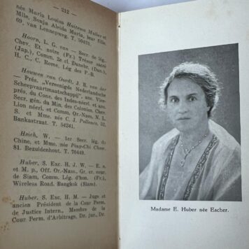 La Haye diplomatique et mondain 1928 Het groene boekje