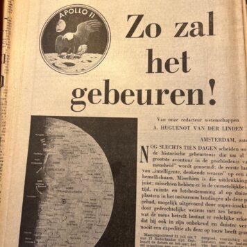 Collection of ca 30 newspaper articles about first moonlanding in 1969 with Neil Armstrong