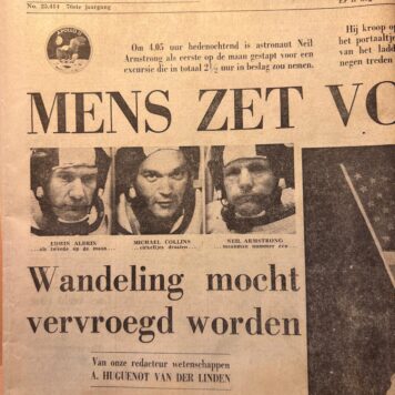 Collection of ca 30 newspaper articles about first walk on the moon in 1969