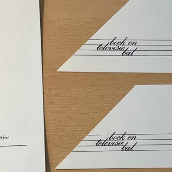 Uitnodiging in thema zwart wit voor boekenbal 1977