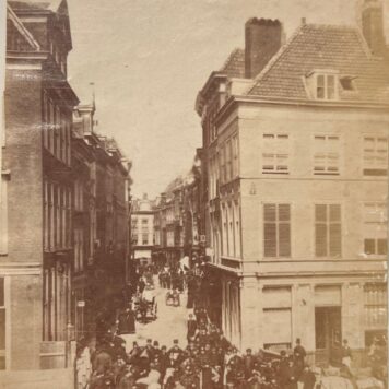 antieke foto van een straat in Den Haag?