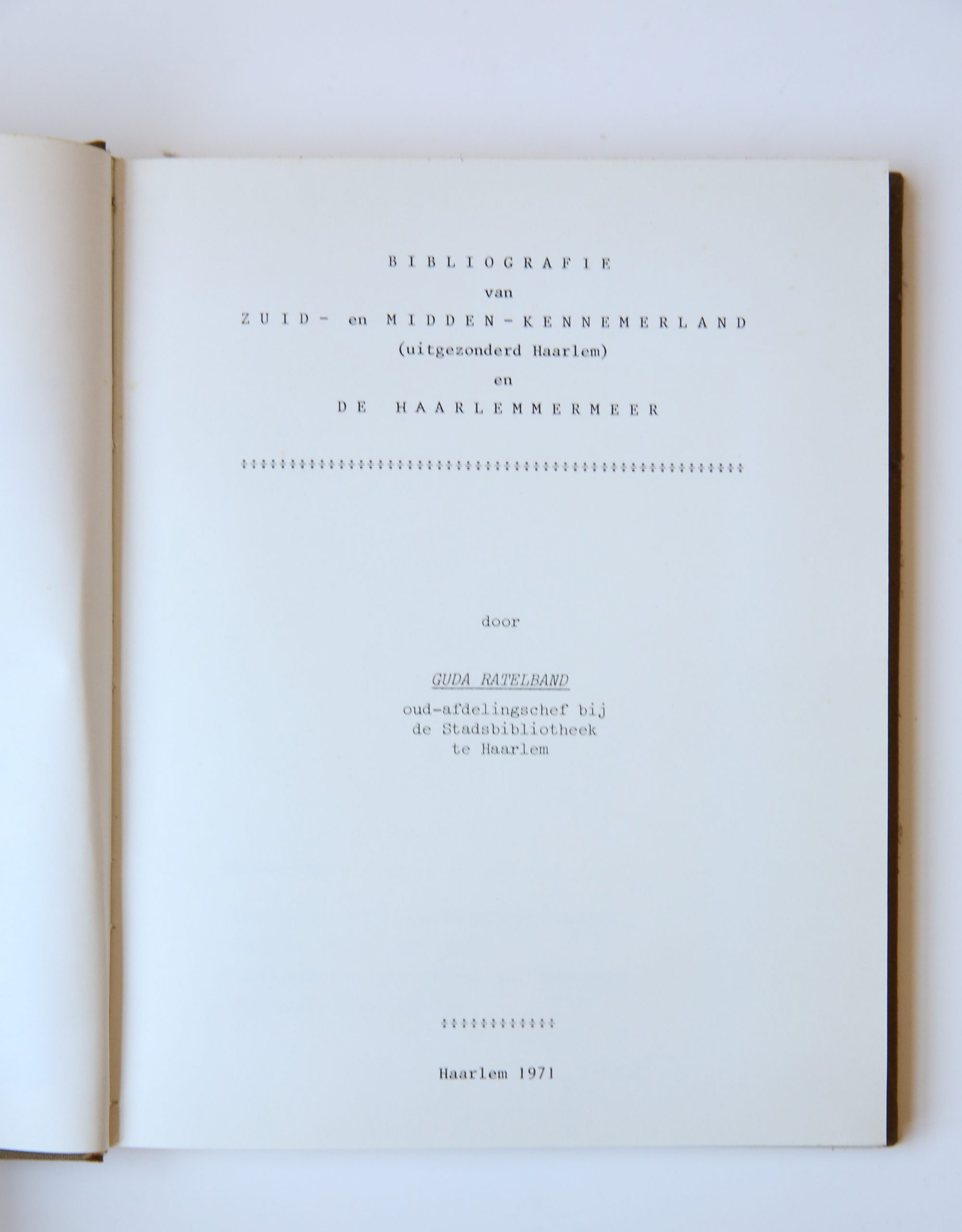 Bibliografie van Zuid- en Midden-Kennemerland (uitgezonderd Haarlem) en de Haarlemmermeer. Haarlem 1971. Geb., 217 p.