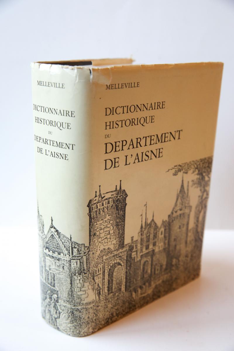 Dictionnaire historique du Departement de l' Aisne. Laon 1865. Facsimile reprint Brussel 1979. Twee delen in 1 band, 478+497 pag., geïll, gebonden met stofomslag.