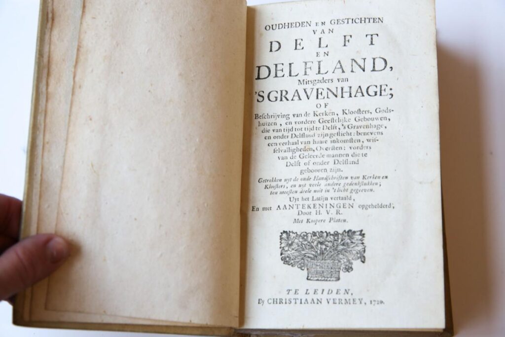 [Dutch history] Oudheden en gestichten van Delft en Delfland mitsgaders van ‘s Gravenhage, Leiden 1720, (8)+128+506+(14) pp.