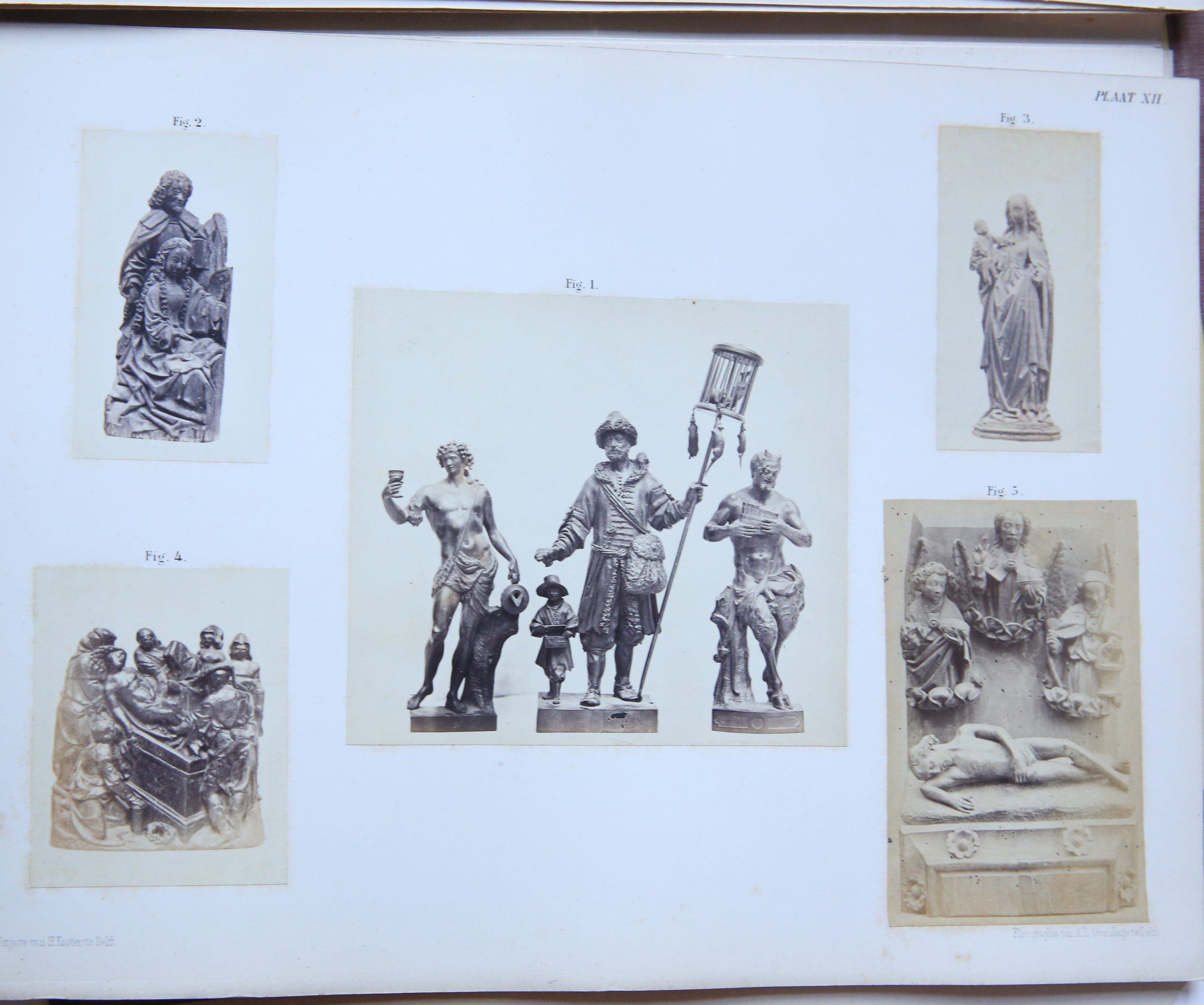 Album. Verzameling van afbeeldingen der merkwaardigste voorwerpen ingezonden voor de tentoonstelling van Oudheden, gehouden te Delft in July en Augustus 1863. Delft, 1863.