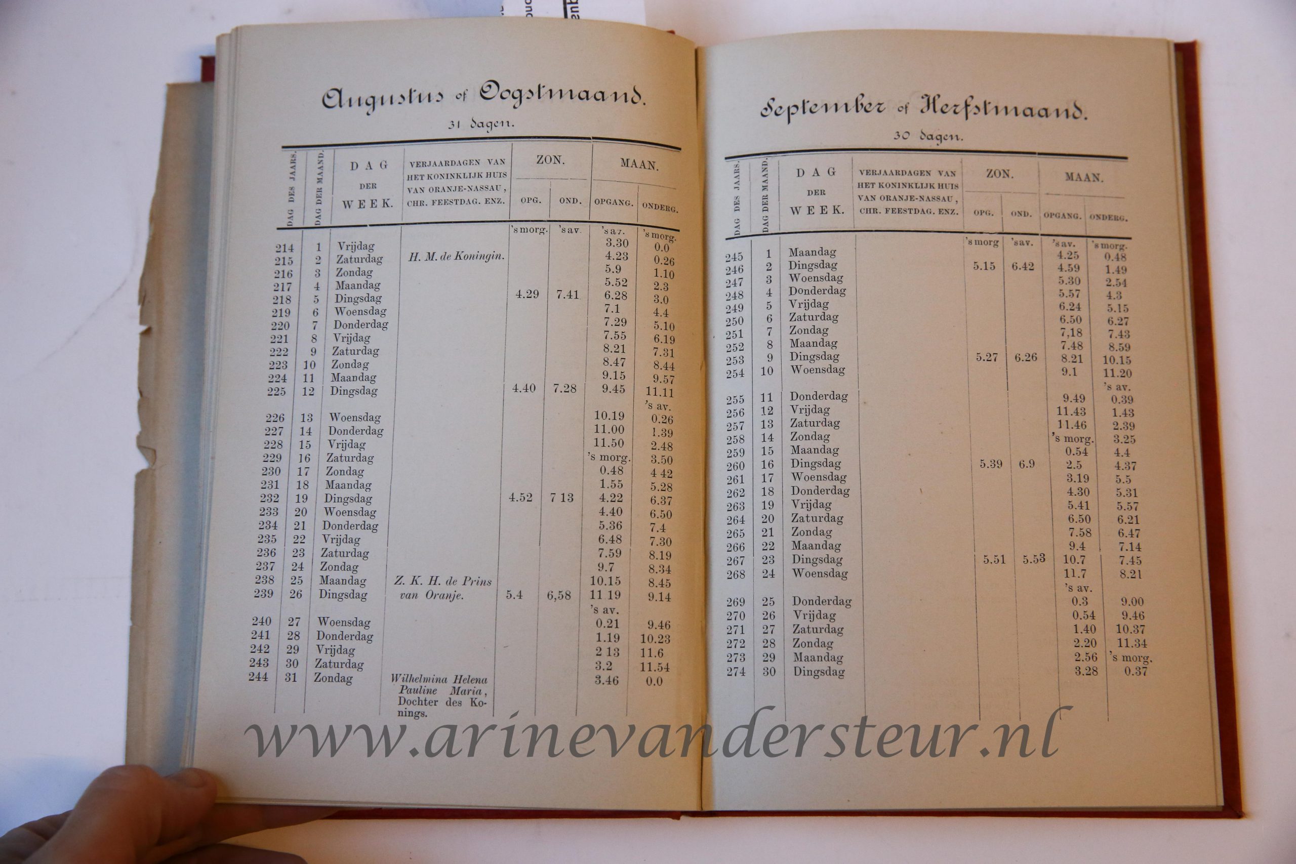 Jaarboekje van den Frieschen adel in verband tot de ridderschap van Friesland, 2e jaargang (1884) Leeuwarden 1884, geïll., gebonden in rode linnen stempelband.
