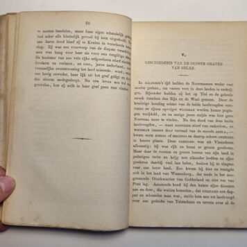 Het voornaamste uit de geschiedenis van Gelderland aan jonge lieden verhaald, Arnhem,1857. (1 vol.)