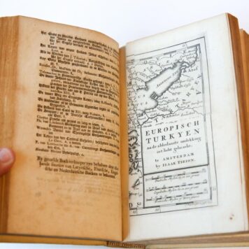 [History Poland, Greece, Turkey, Lithuania, 1734] Hedendaagsche historie of Tegenwoordige Staat van alle volkeren, deel VI. Amsterdam, Tirion, 1734, (14)+316+(4)+326+(14) pp.
