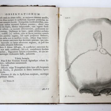 Observationum medico chirurgicarum fasciculus. Leiden, v.d. Eyk en v.d. Kluis, 1743, (20)+143 pp.