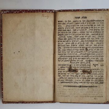 Naye daytsche ibersetzung al humash megillot. Sulzbach, Zekkel Aharon, 1811.