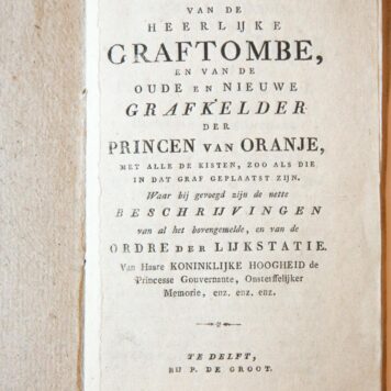 Afbeeldingen van de heerlijke graftomben en van de Oude en Nieuwe grafkelder der Princen van Oranje met alle de kisten, zoo als die in dat graf geplaatst zijn. Waar bij gevoegd zijn de nette beschrijvingen van al het bovengemelde en van de ordre der lijkstatie van H.K.H. de Princesse [Anna]. Delft, P. de Groot, [1749].
