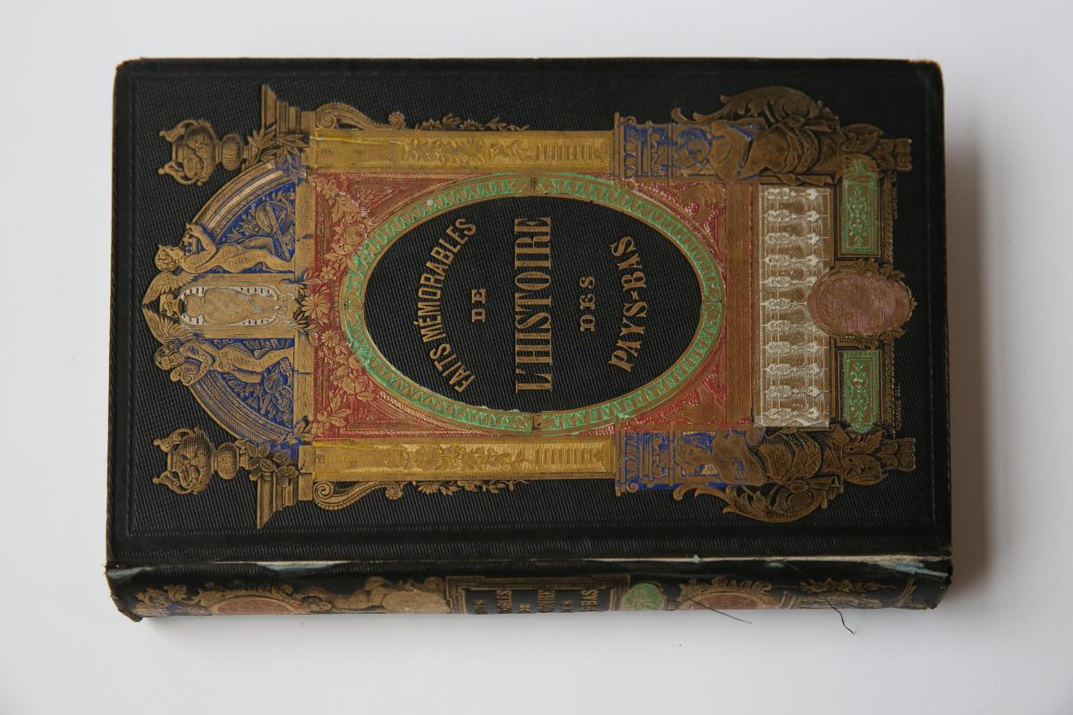 Champagnac, J.B.J. - Faits memorables de l'histoire des Pays-Bas. Paris, 1859.