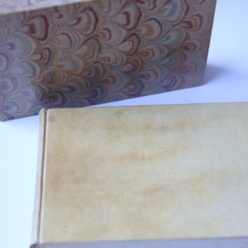 Een schoon liedekensboeck (...) bewerkt, toegelicht en ingeleid door W.G. Hellinga, 's-Gravenhage, Boucher, 1941.