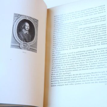 Voortrekkers van Oud-Nederland in Engeland, Frankrijk, Achter-Indië, Formosa en Perzië. 's-Gravenhage 1947. Geb., geïll., 260 p.