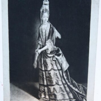 Lady in chamber dress (dame in (kamer)jurk).