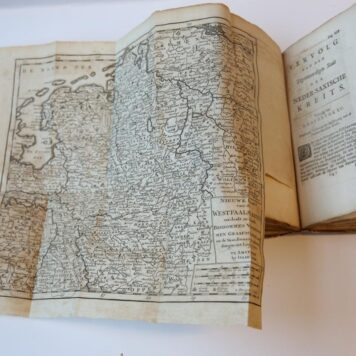 Hedendaagsche historie of tegenwoordige staat van alle volkeren, VIII deel, behelzende (...) 't Duitsche Keizerrijk (...) Opper-Saxische, Neder-Saxische, Westphaalsche en Nederrynsche Kreitsen. Amsterdam, Tirion, 1736.