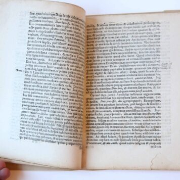 Pamphlet. Concio habita Italice a reverendo patre Marco Antonio de Dominis, Archiepiscopo Spalatensi primo die dominico adventus anno 1617. Londini in mercatorum capella, coram Italis ibi commorantibus, & aliis honorificis in illa synaxi & comvent. In versum 12. cap. 13. Epistolæ ad Rom. Italice primo ab authore promulgata, & inde Anglicè, tandem à theologiæ studioso latinitate donata (...), Leonardiae, Joannem Starterum, Bibliopolam 1618, 40 pp.