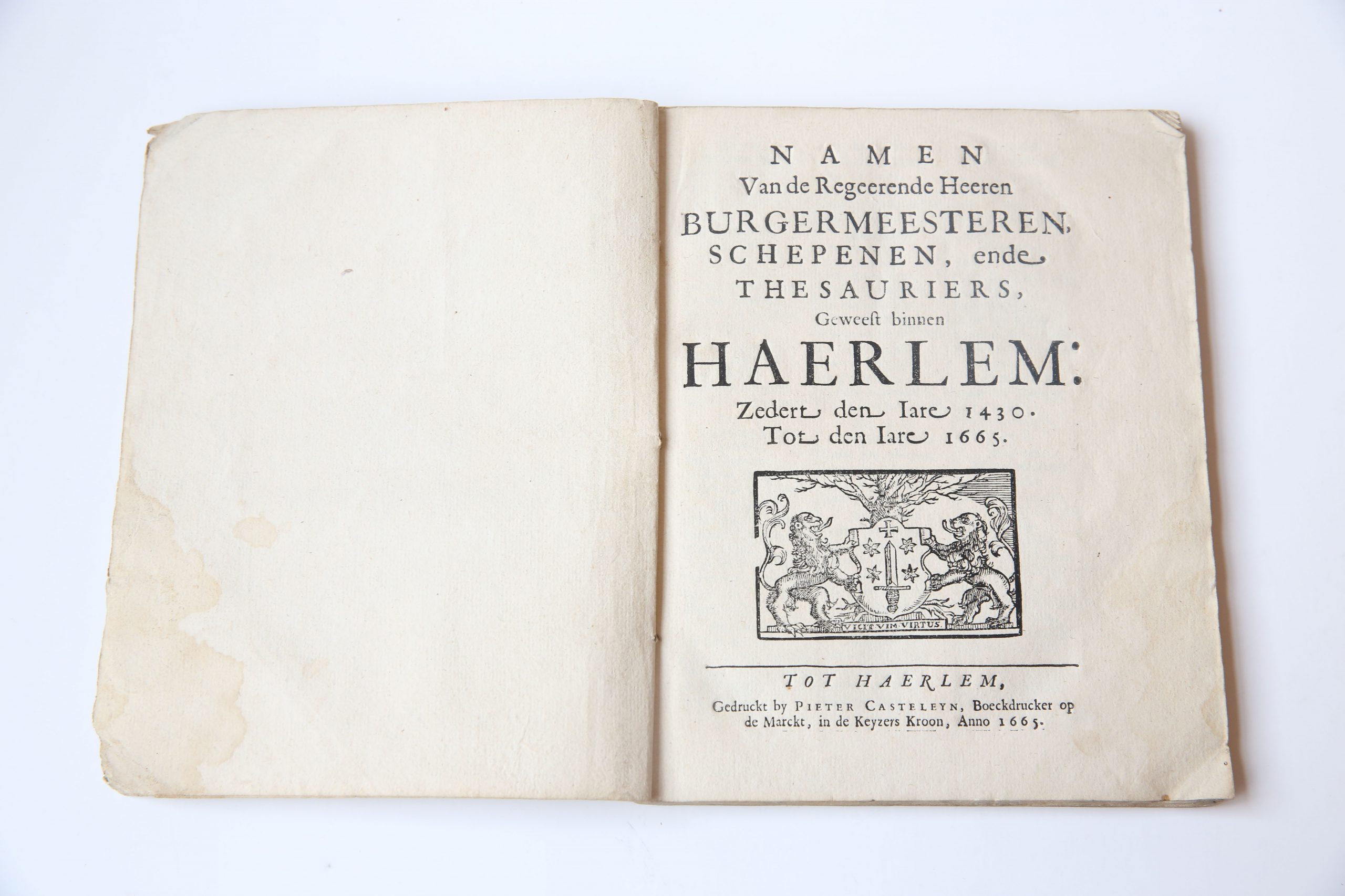  - Namen van de regeerende heeren burgermeesteren, schepenen, ende thesauriers, geweest binnen Haerlem: zedert den iare 1430 tot den iare 1665, Tot Haerlem : gedruckt by Pieter Casteleyn, 1665, 74 pp.