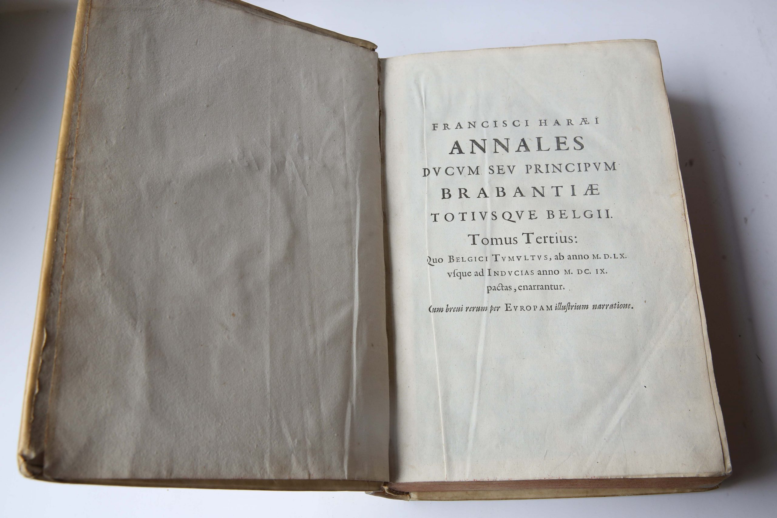 Annales Ducum seu Principum Brabantiae totiusque Belgii, tomi tres, Antwerpiae, ex officina plantiniana, 1623.