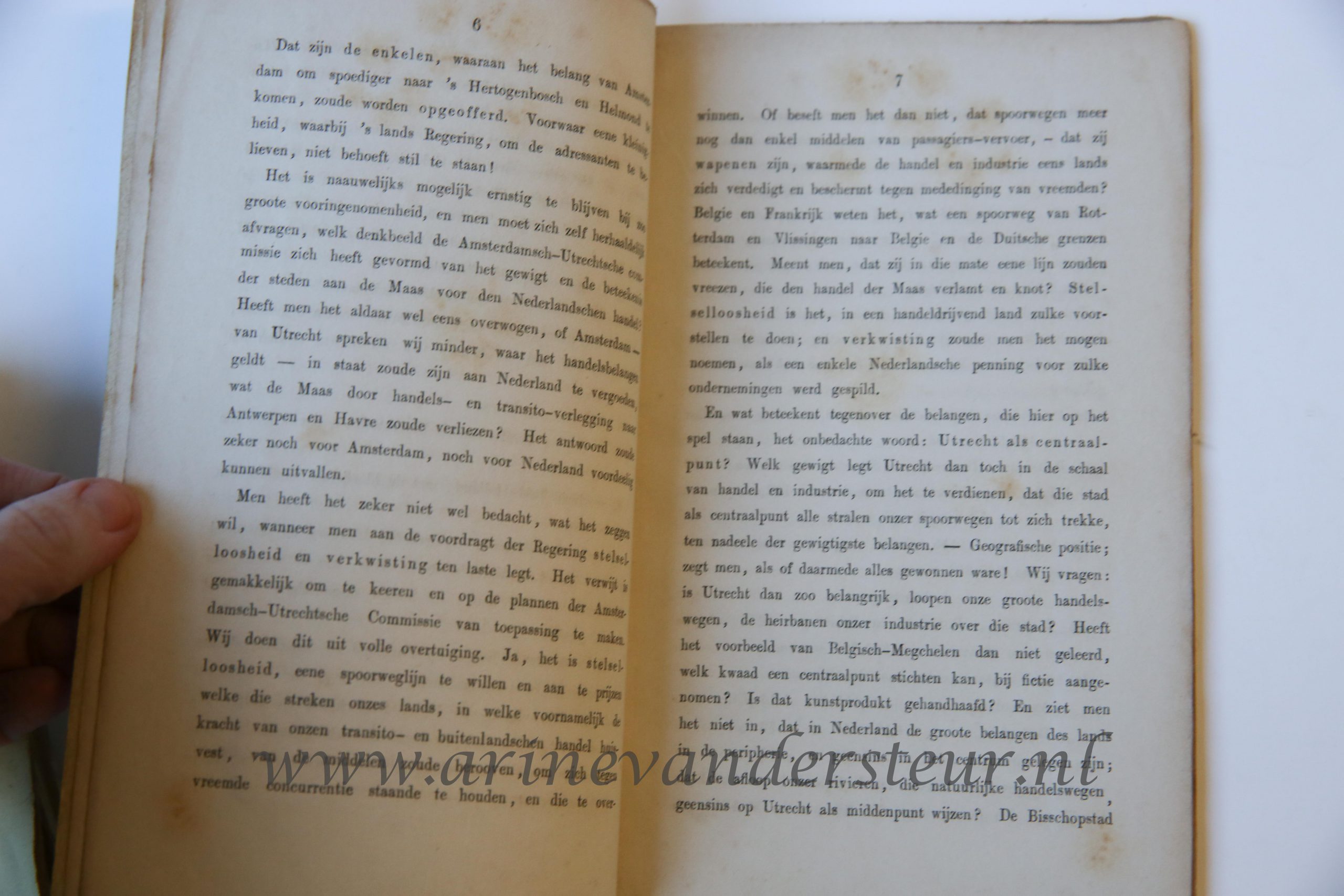 Een Woord over het adres der Amsterdamsch-Utrechtsche commissie betrekkelijk de Spoorwegen, Rotterdam: H.A. Kramers 1859, 34 pp.
