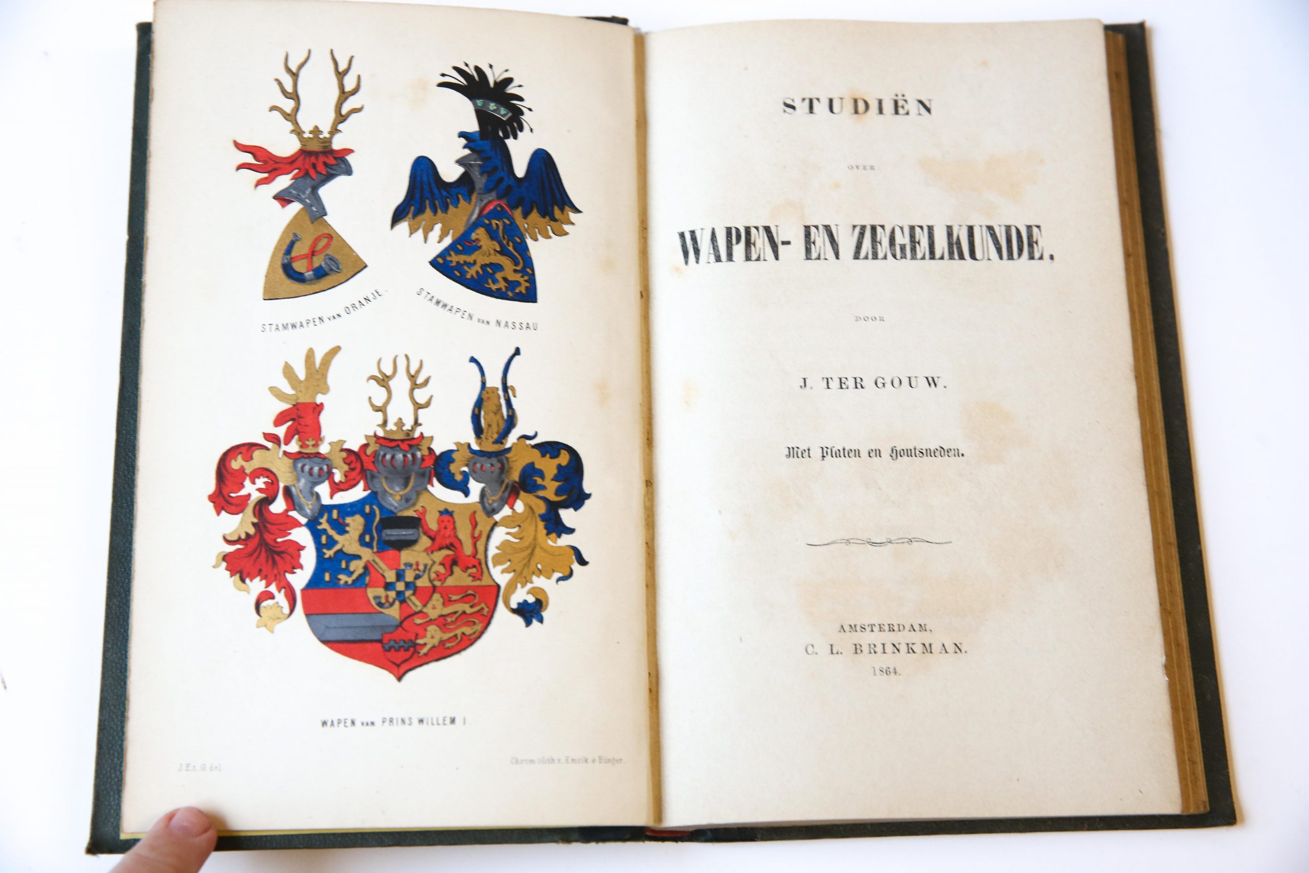 Studiën over wapen- en zegelkunde. Amsterdam 1864. Geïll., 222 p. (onder andere met chromolitho's).