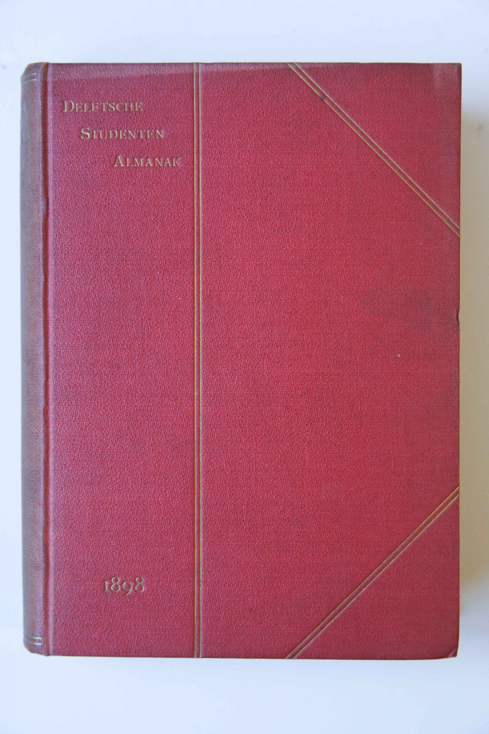 Delftsche Studenten-Almanak 1898, J. Waltman jr. Delft 1989, 449 pp.