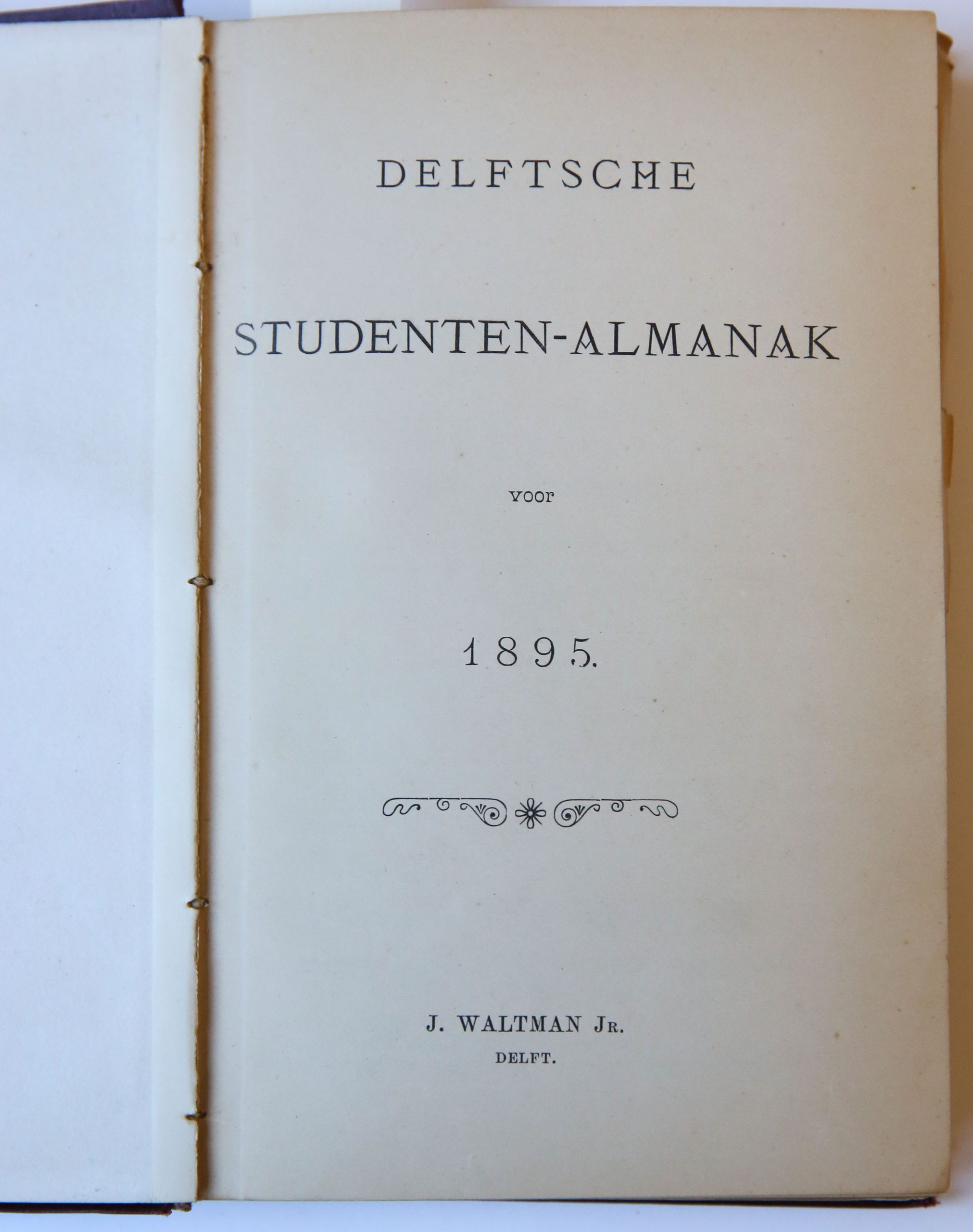 Delftsche Studenten-Almanak 1895, J. Waltman jr. Delft 1895, 354 pp.