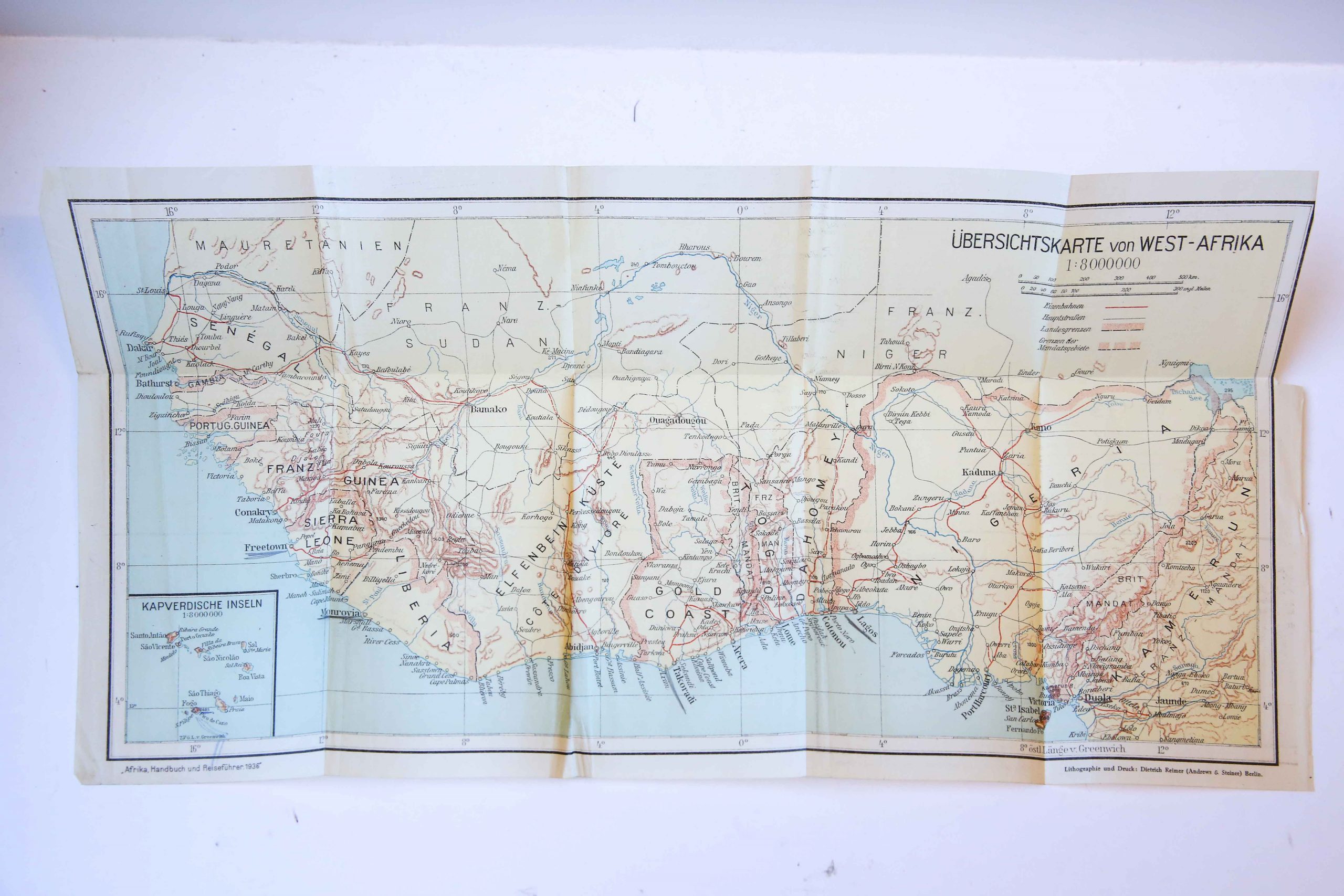 Cartography/Map: Übersichtkarte von West-Afrika. 1:8000000. 1 pp. In the left corner Kapverdische Inseln.