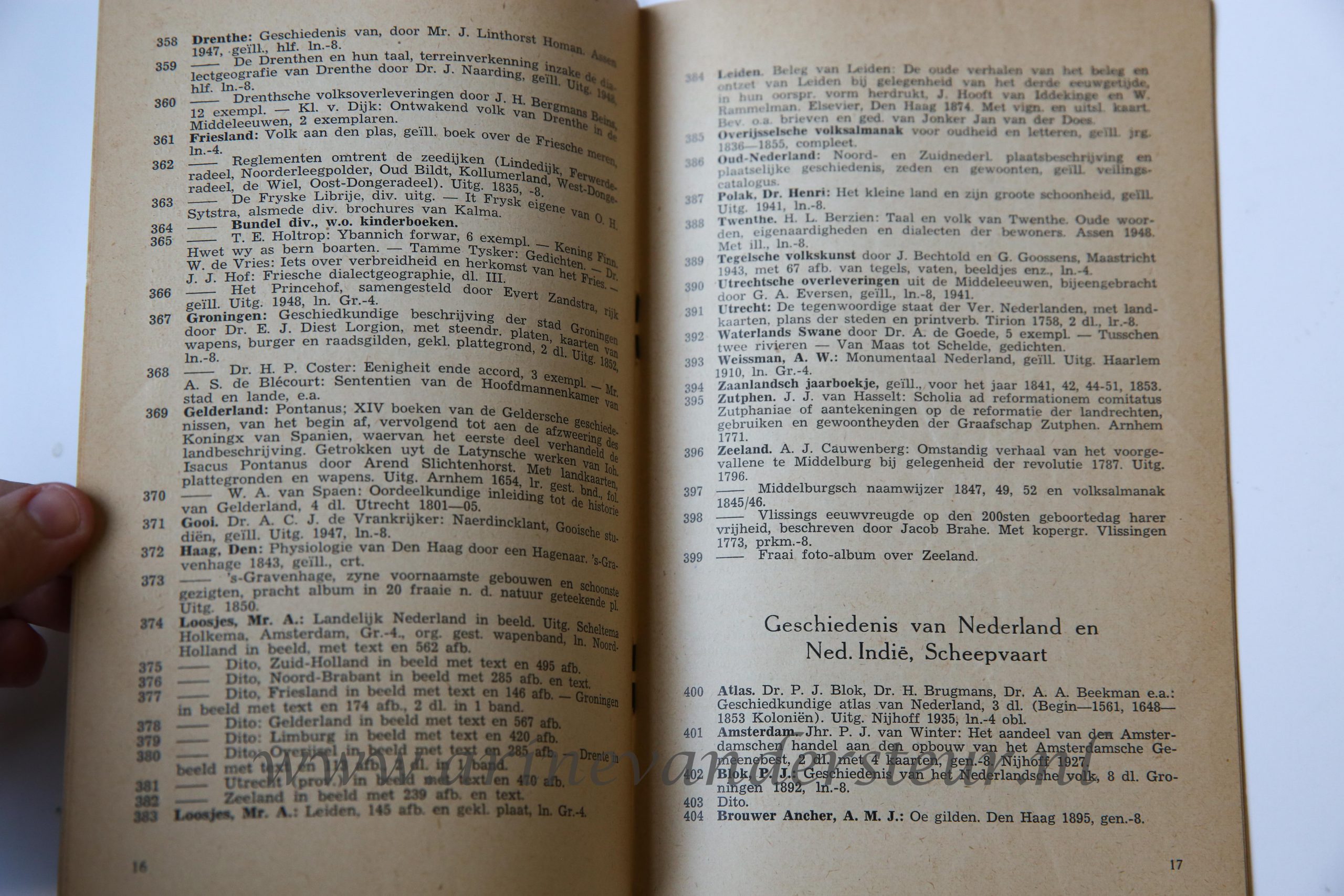 Catalogus Boeken- en kunstveiling v.d. Woude Brakke Grond (ingang St. Pietershalsteeg 8) Amsterdam. november 1948, 31 pp.