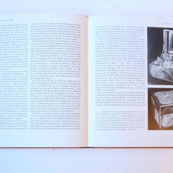Handwerk und höfische kultur. Europäische Möbelkunst in 18. Jahrhundert, München 1982, 325 pag., geb., geïll., met stofomslag.