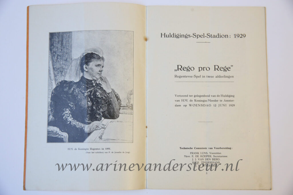 [Antique game, book, 1929] "Rego Pro Rege" Regentesse-spel in twee afdelingen, published 1929.