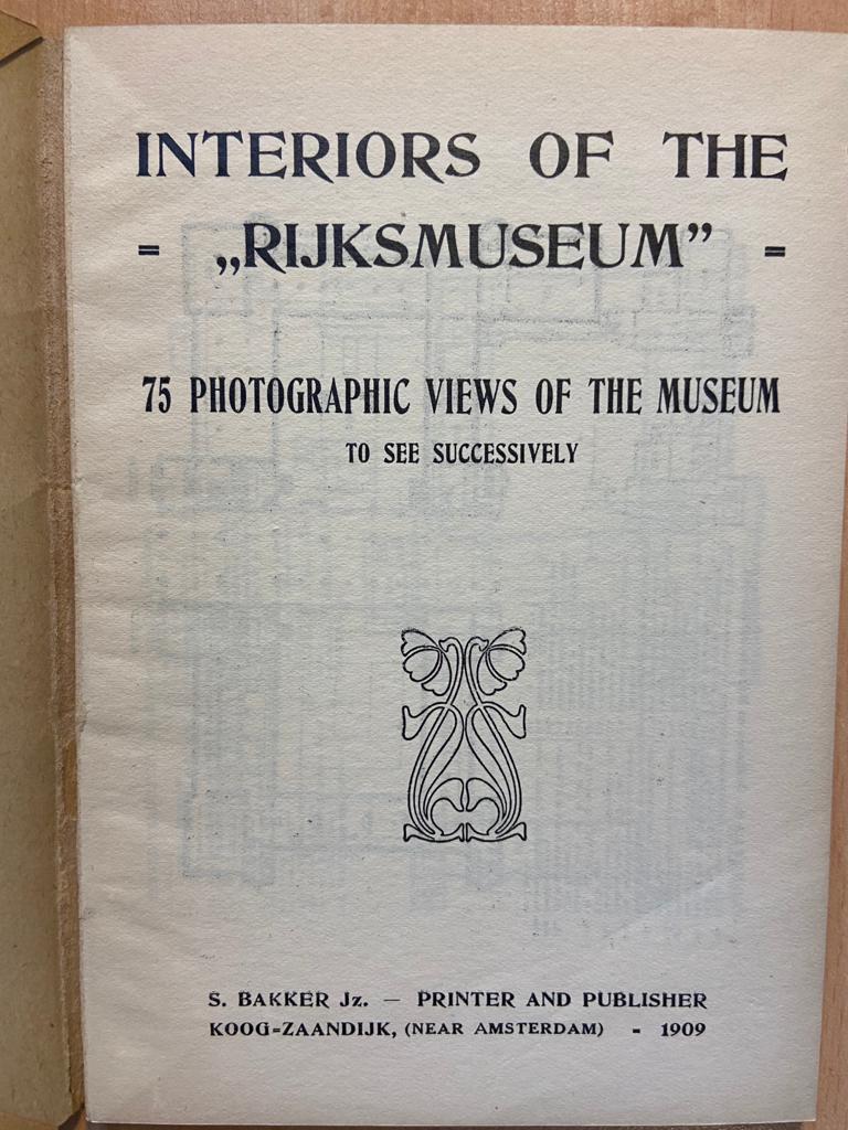 In en om het Rijksmuseum, Interiors of the Rijksmuseum, 75 photographic views of the museum, uitgave & Druk S. Bakker Jzn, K. Zaandijk bij Amsterdam, 1909, 75 pp.