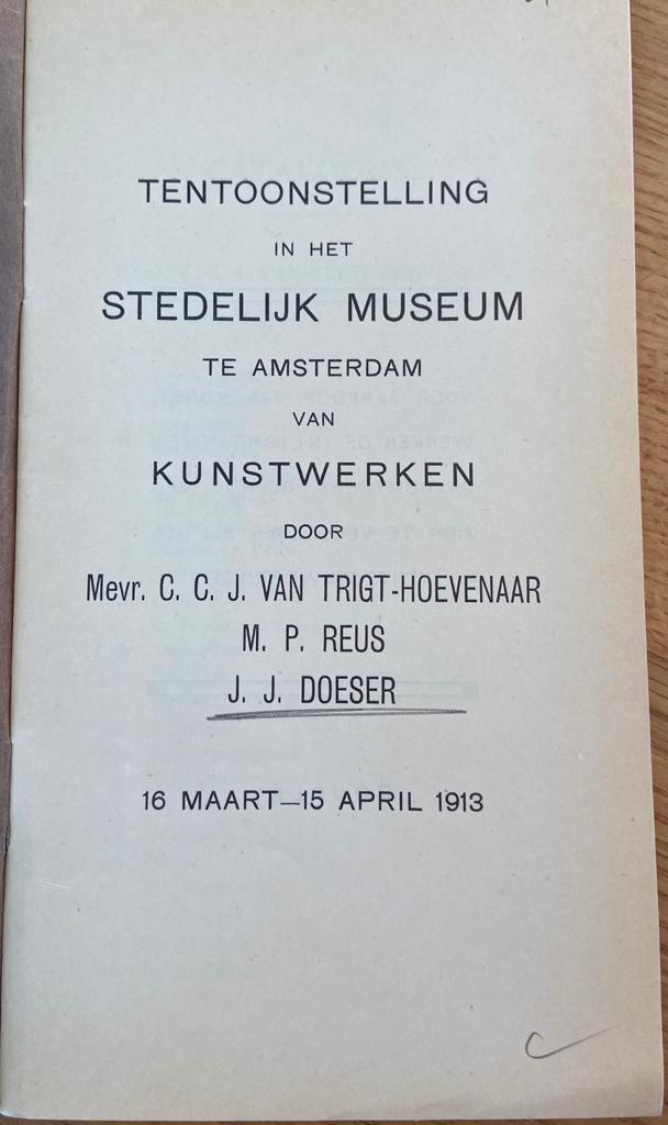 [Catalogue] Tentoonstelling in het Stedelijk Museum te Amsterdam van Kunstwerken door Mevr. C.C. J. van Trigt-Hoevenaar, M.P. Reus en J.J. Doeser, 16 maart - 15 april 1913, 21 pp. With pricelists.