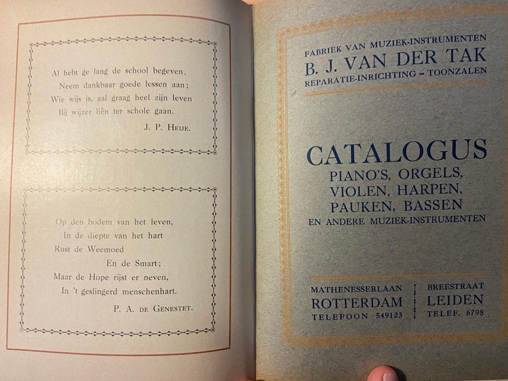 Letterproef 1918: voorafgegaan door een geschiedkundig overzicht der drukkerij Van Waesberge te Rotterdam 1593-1918, Van Waesberge Rotterdam 1918, 241 pp.