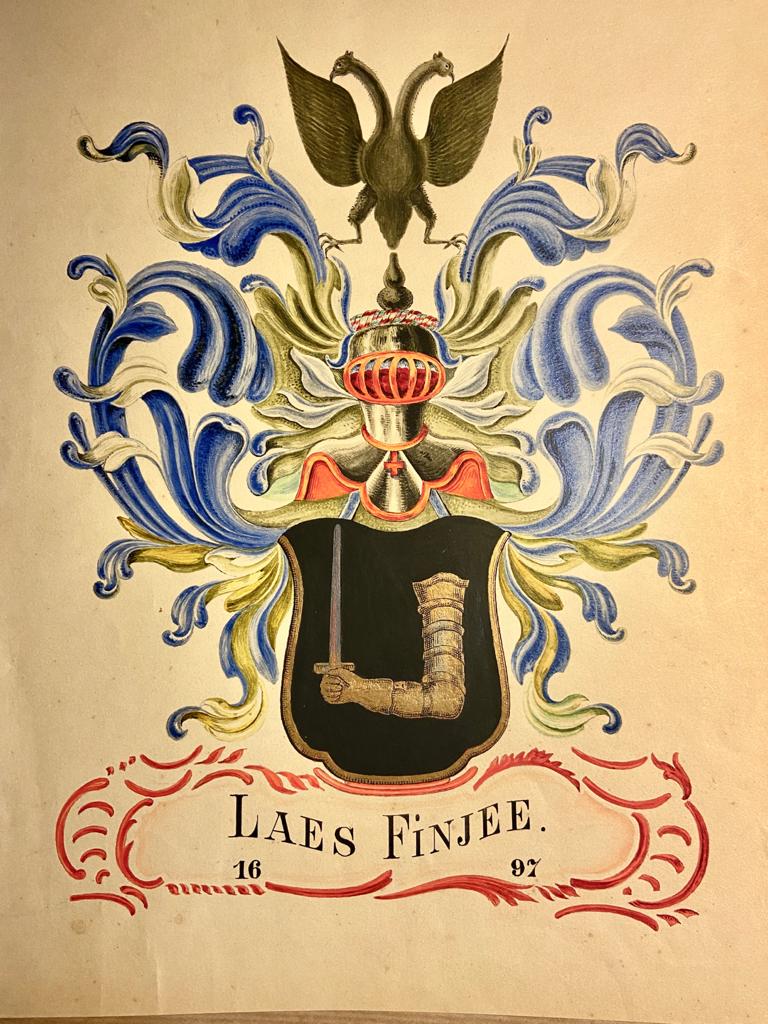 [FINJEE Coat of Arms] Fraai getekend familiewapen, met kleur en goud. Eronder: `Laes Finjee 1697'. Waarschijnlijk 19de-eeuws. 34x28 cm.