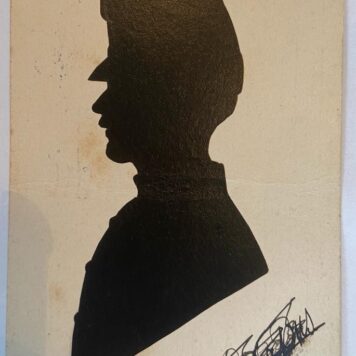 [Original Vintage photo postcard military] Foto postkaart van militair silhouet, Den Haag, 9 x 14 cm, World War I 1915.