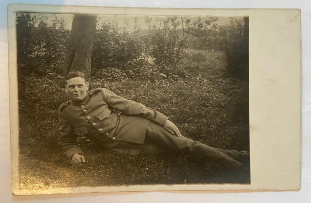 [Original Vintage postcard military] Postkaart foto van militair Hopstaken, 19de reg, 1de Bat, 4e comp Ruekphen, 9 x 14 cm, World War I 1915.