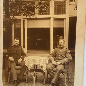 [Original Vintage postcard military] Postkaart foto van militairen A.W. Smelser en T.B. Term Maat, World War I, 1914.