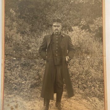[Original Carte Visite photo military] Carte visite met foto van militair in uniform S. Schott, World War I.