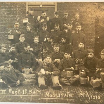 [Original Vintage postcard military] Postkaart foto van militairen van Regiment III, 1e Batt. Mobilisatie 1914/1915, 9 x 14 cm, World War I, 1915.