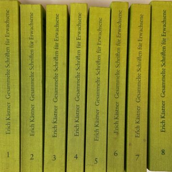 Gesammelte Schriften für Erwachsene. (8 Bände), Droemer Knaur 1969, 360 + 320 + 336 + 267 + 334 + 271 + 299 + 399 pp.