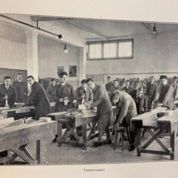 Middelbare Technische School te Haarlem, 1927, Haarlem 1927, 46 pp. Illustrated.