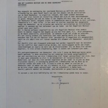 HENGEVELD, HEEMSCHUT Twee brieven van drs. J.M. Hengeveld aan bestuur Bond Heemschut en aan belangstellenden betr. het ontslag van zijn echtgenote bij Heemschut, 1985, gestencild, 3 p.